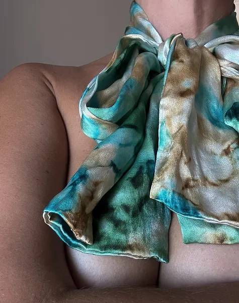 Зображення "Scarf *silk 100%" від Mari Frolova, розмір: 16 cm*45 cm, матеріали: Silk 100% natural, медіум: Живопис, місто: France , ціна: €60 Фото 2 з 3.