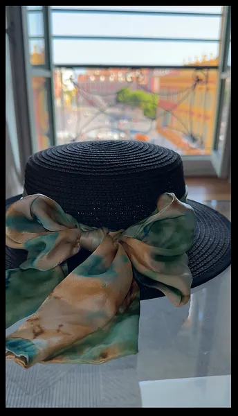 Зображення "Scarf *silk 100%" від Mari Frolova, розмір: 16 cm*45 cm, матеріали: Silk 100% natural, медіум: Живопис, місто: France , ціна: €60 Фото 3 з 3.