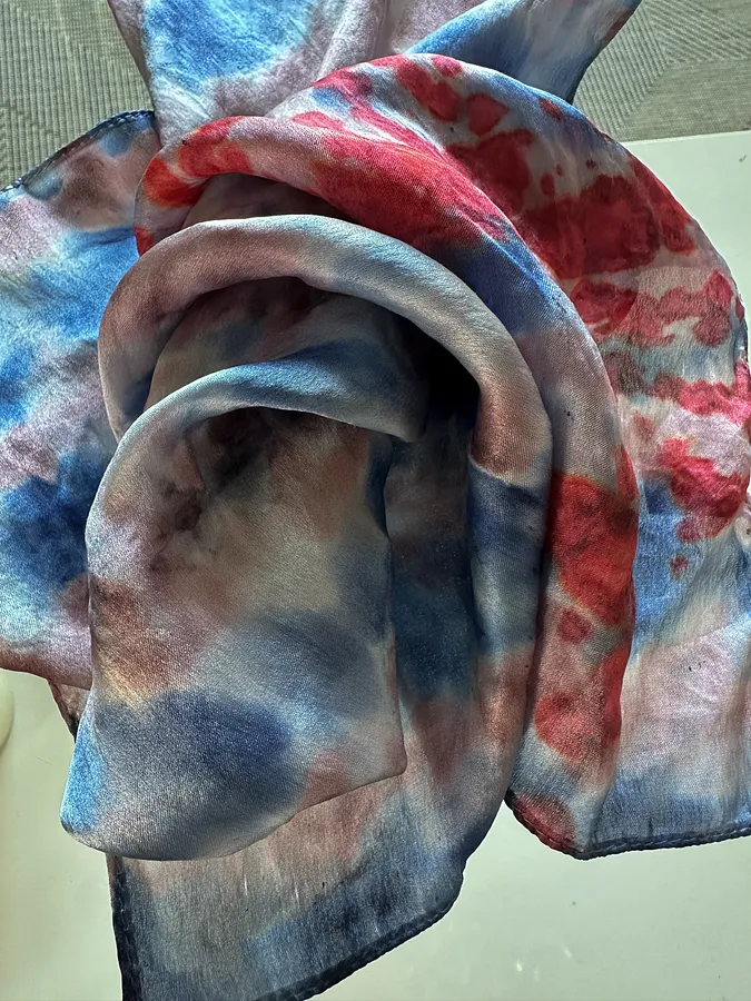 Зображення "Scarf *silk 100% natural " від Mari Frolova, розмір: 53 cm*53 cm, матеріали: Silk 100% natural l, медіум: Живопис, ціна: €40 Фото 1 з 4.