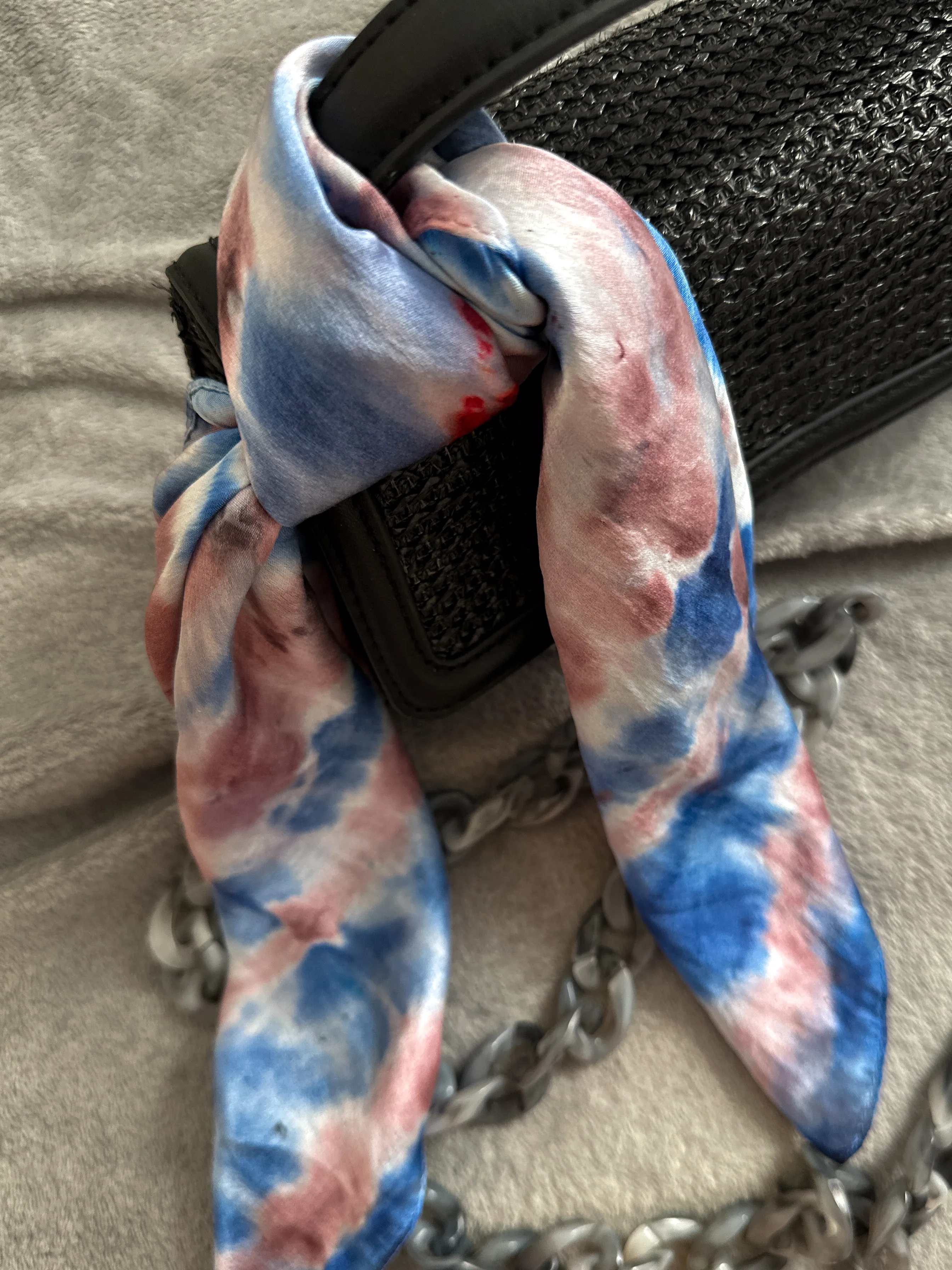 Зображення "Scarf *silk 100% natural " від Mari Frolova, розмір: 53 cm*53 cm, матеріали: Silk 100% natural l, медіум: Живопис, ціна: €40 Фото 2 з 4.
