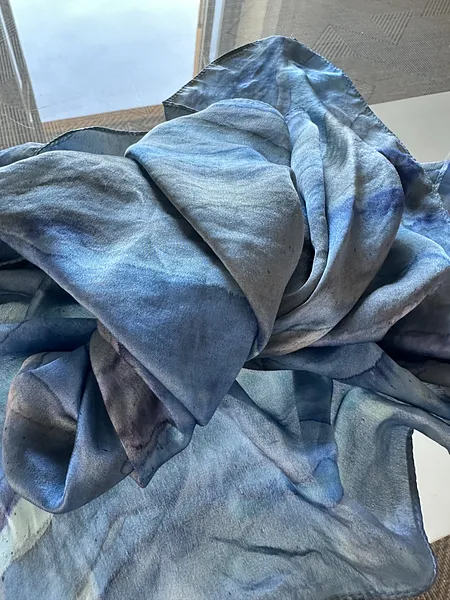 Зображення "Scarf  *silk 100%" від Mari Frolova, розмір: 68*68, матеріали: Silk 100%, медіум: Живопис, місто: France , ціна: €50 Фото 4 з 5.